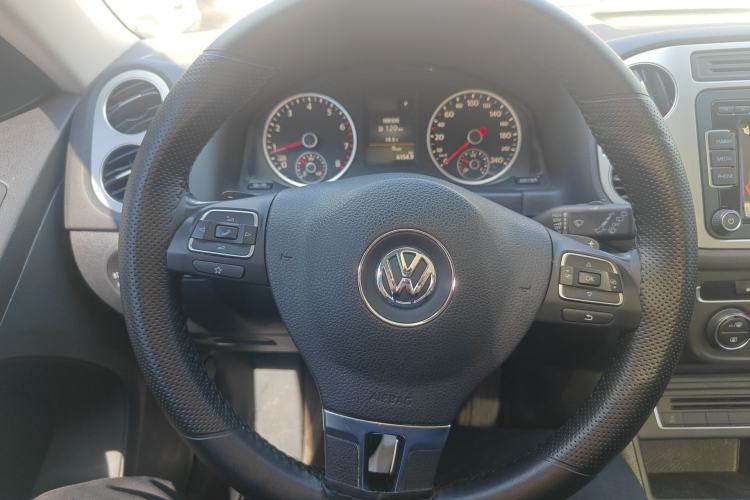 Used Volkswagen Tiguan 2015 1.8TSI Automatic Two-Wheel Drive Luxury Model Steering Wheel