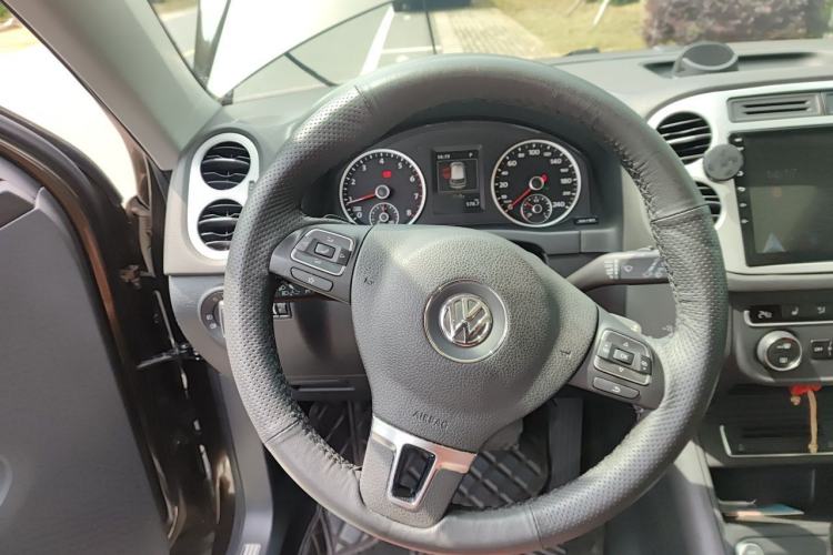Used Volkswagen Tiguan 2015 1.8TSI Automatic Two-Wheel Drive Luxury Model Steering Wheel