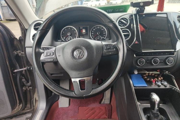 Used Volkswagen Tiguan 2015 1.8TSI Automatic Two-Wheel Drive Luxury Model Steering Wheel
