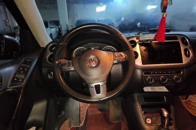 Used Volkswagen Tiguan 2015 1.8TSI Automatic Two-Wheel Drive Luxury Model Steering Wheel
