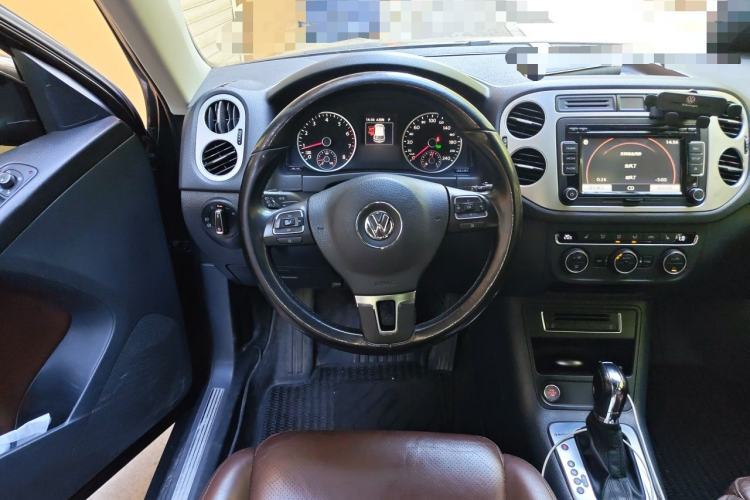 Used Volkswagen Tiguan 2015 2.0 TSI Automatic All-Wheel Drive Luxury Edition Steering Wheel