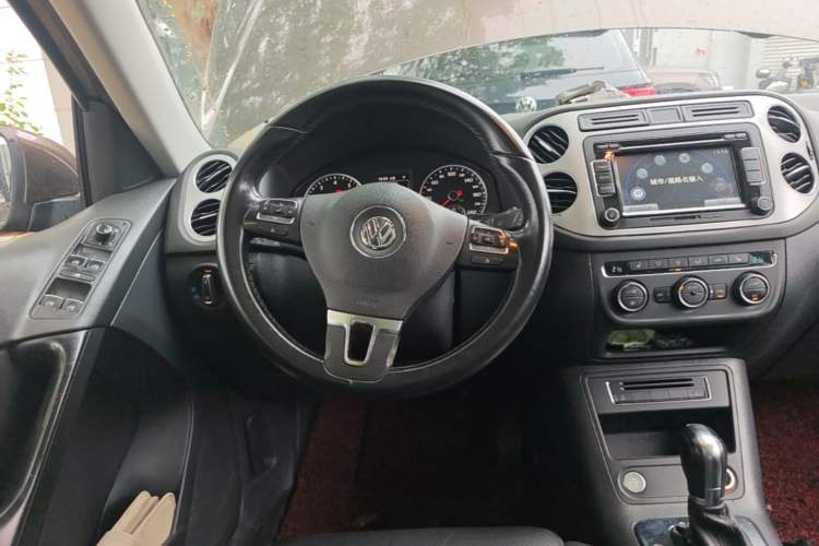 Used Volkswagen Tiguan 2015 1.8TSI Automatic Two-Wheel Drive Luxury Model Steering Wheel