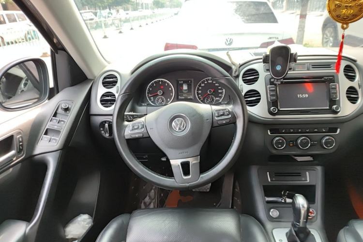 Used Volkswagen Tiguan 2015 1.8TSI Automatic Two-Wheel Drive Luxury Model Steering Wheel