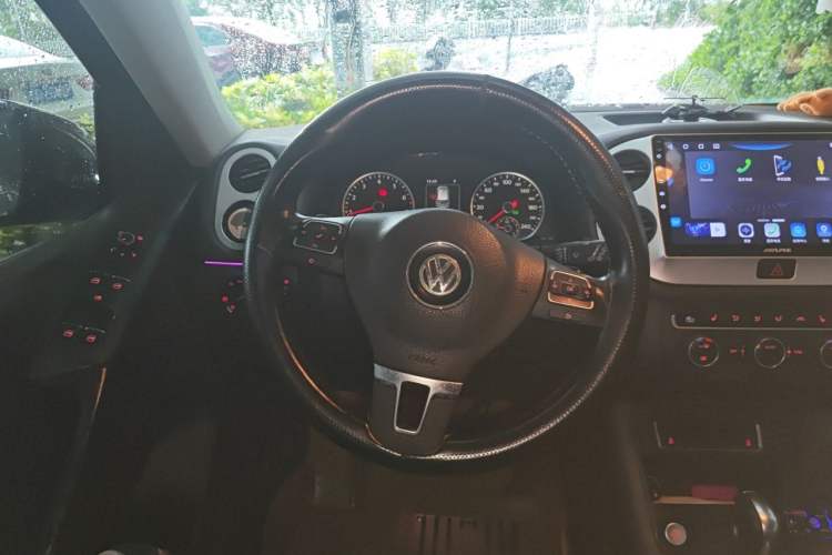 Used Volkswagen Tiguan 2015 1.8TSI Automatic All-Wheel-Drive Luxury Model Steering Wheel