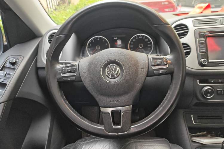 Used Volkswagen Tiguan 2015 1.8TSI Automatic All-Wheel-Drive Luxury Model Steering Wheel