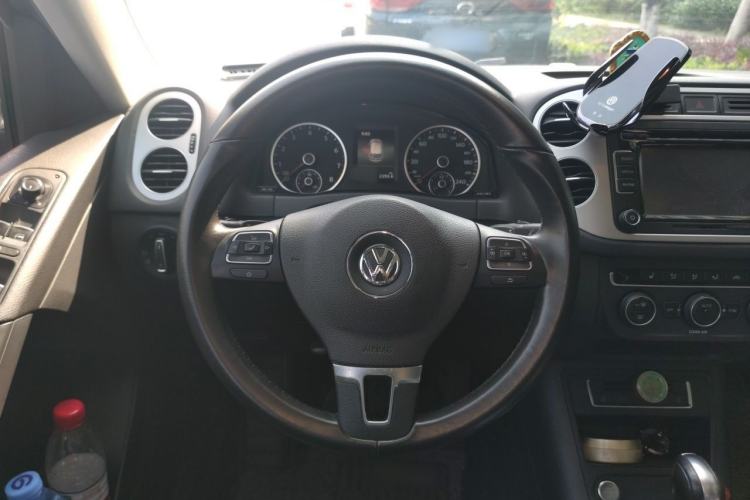 Used Volkswagen Tiguan 2015 1.8TSI Automatic Two-Wheel Drive Luxury Model Steering Wheel