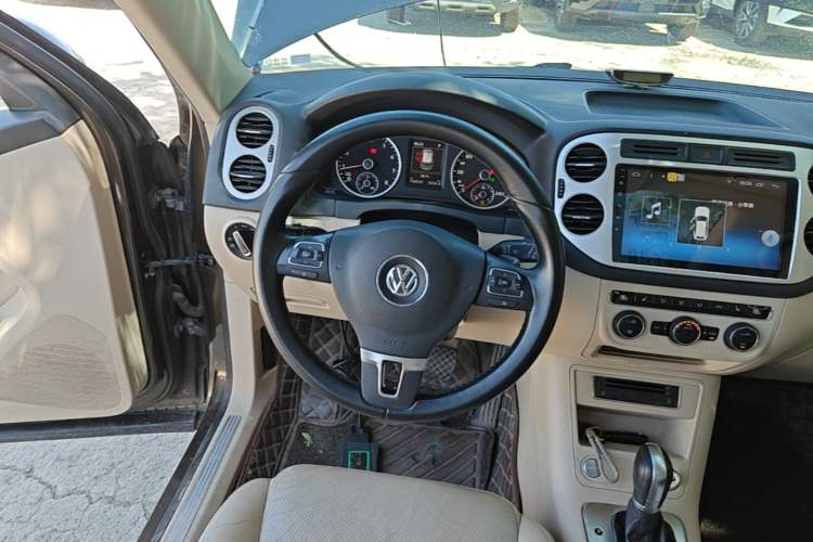 Used Volkswagen Tiguan 2015 1.8TSI Automatic Two-Wheel Drive Luxury Model Steering Wheel