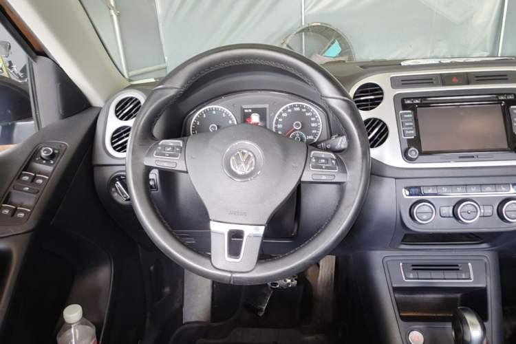 Used Volkswagen Tiguan 2015 1.8TSI Automatic Two-Wheel Drive Luxury Model Steering Wheel
