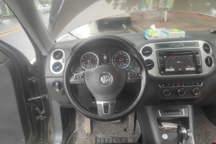 Used Volkswagen Tiguan 2015 1.8TSI Automatic Two-Wheel Drive Luxury Model Steering Wheel
