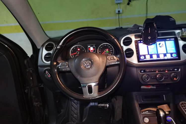 Used Volkswagen Tiguan 2015 1.8TSI Automatic Two-Wheel Drive Luxury Model Steering Wheel