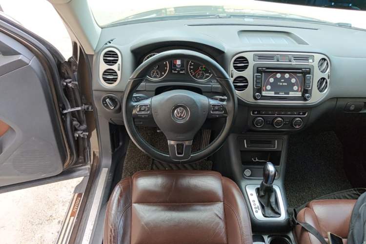 Used Volkswagen Tiguan 2015 1.8TSI Automatic Two-Wheel Drive Luxury Model Steering Wheel