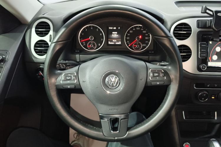 Used Volkswagen Tiguan 2015 1.8TSI Automatic Two-Wheel Drive Luxury Model Steering Wheel