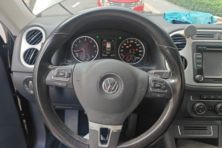Used Volkswagen Tiguan 2015 1.8TSI Automatic Two-Wheel Drive Luxury Model Steering Wheel