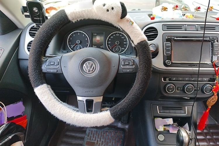 Used Volkswagen Tiguan 2015 1.8TSI Automatic All-Wheel-Drive Luxury Model Steering Wheel
