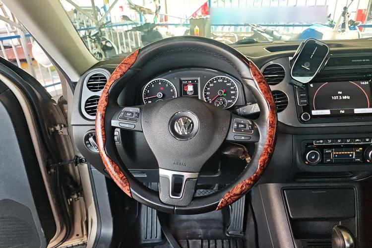 Used Volkswagen Tiguan 2015 2.0 TSI Comfort Edition Steering Wheel