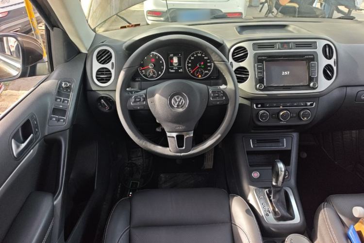Used Volkswagen Tiguan 2015 1.8TSI Automatic Two-Wheel Drive Luxury Model Steering Wheel