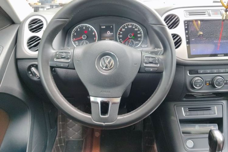 Used Volkswagen Tiguan 2015 1.8TSI Automatic All-Wheel-Drive Luxury Model Steering Wheel