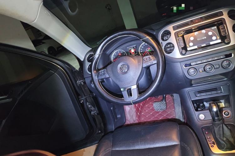 Used Volkswagen Tiguan 2015 2.0 TSI Automatic All-Wheel Drive Luxury Edition Steering Wheel