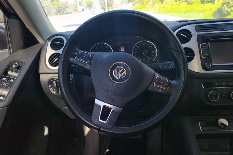 Used Volkswagen Tiguan 2015 1.8TSI Automatic Two-Wheel Drive Luxury Model Steering Wheel