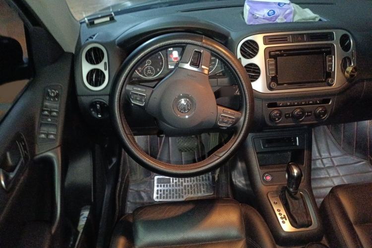 Used Volkswagen Tiguan 2015 2.0 TSI Automatic All-Wheel Drive Luxury Edition Steering Wheel