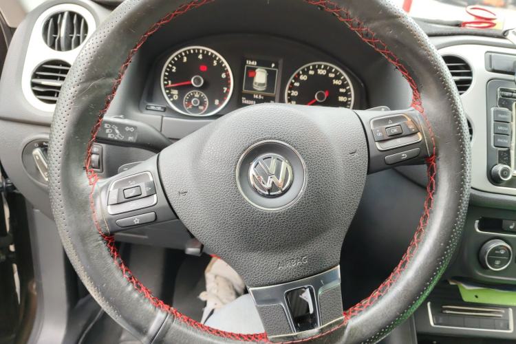 Used Volkswagen Tiguan 2015 1.8TSI Automatic Two-Wheel Drive Luxury Model Steering Wheel