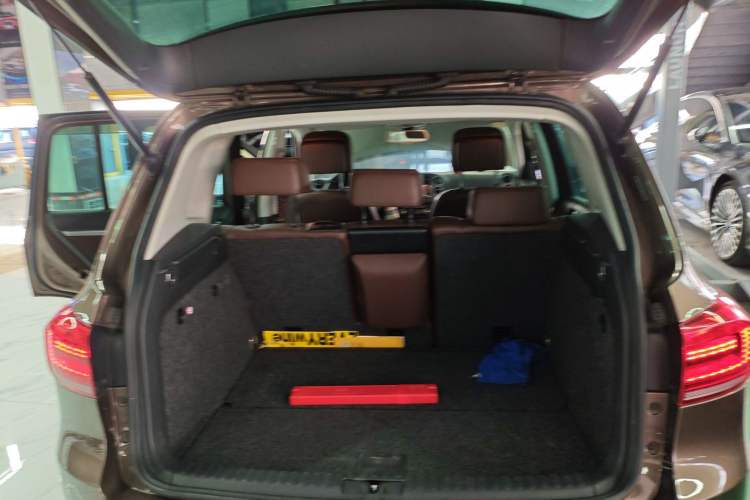 Used Volkswagen Tiguan 2015 2.0 TSI Comfort Edition Trunk