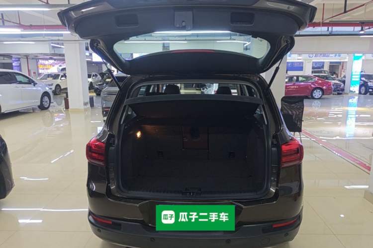 Used Volkswagen Tiguan 2015 1.8TSI Automatic All-Wheel-Drive Luxury Model Trunk