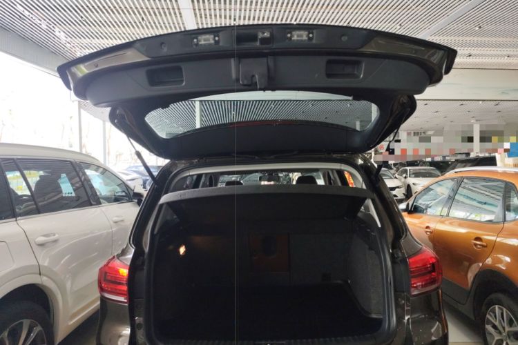 Used Volkswagen Tiguan 2015 2.0 TSI Automatic All-Wheel Drive Luxury Edition Trunk