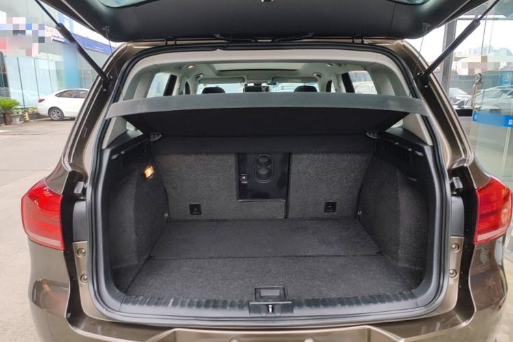 Used Volkswagen Tiguan 2015 2.0 TSI Automatic All-Wheel Drive Luxury Edition Trunk