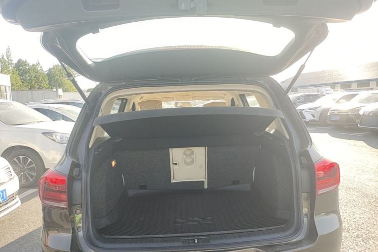 Used Volkswagen Tiguan 2015 1.8TSI Manual Two-Wheel Drive Fashion Edition Trunk