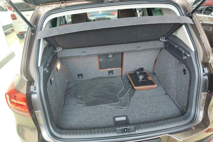 Used Volkswagen Tiguan 2015 2.0 TSI Comfort Edition Trunk