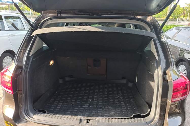Used Volkswagen Tiguan 2015 1.8TSI Automatic All-Wheel-Drive Luxury Model Trunk