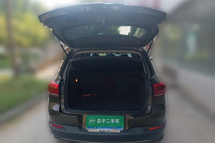 Used Volkswagen Tiguan 2015 1.8TSI Automatic All-Wheel-Drive Luxury Model Trunk