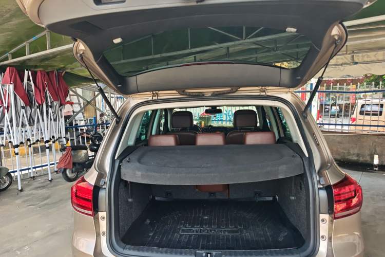 Used Volkswagen Tiguan 2015 2.0 TSI Comfort Edition Trunk