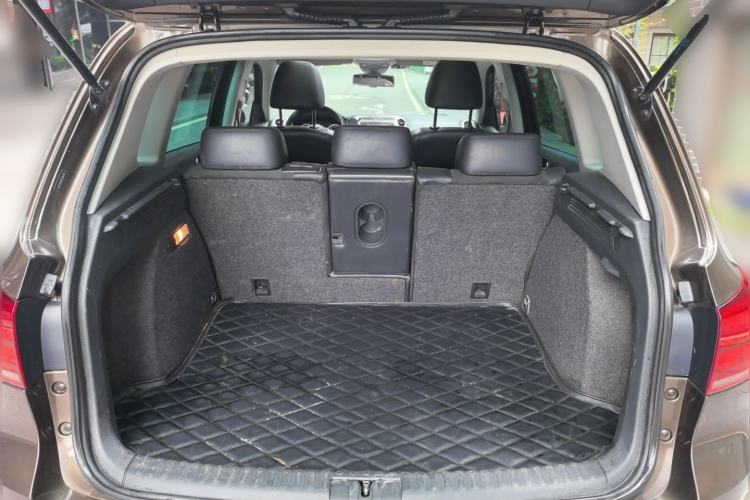 Used Volkswagen Tiguan 2015 2.0 TSI Automatic All-Wheel Drive Flagship Edition Trunk
