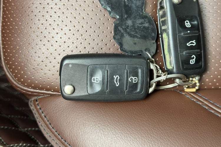 Used Volkswagen Tiguan 2015 1.8TSI Automatic Two-Wheel Drive Luxury Model Vehicle Key