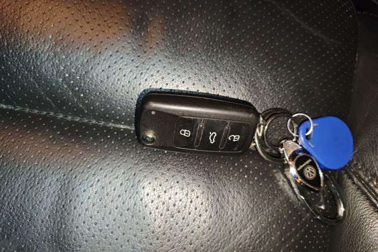 Used Volkswagen Tiguan 2015 2.0 TSI Automatic All-Wheel Drive Luxury Edition Vehicle Key