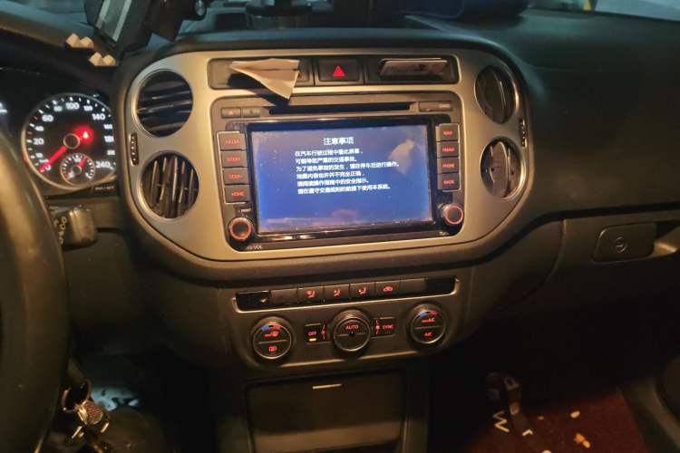 Used Volkswagen Tiguan 2015 1.8TSI Automatic Two-Wheel Drive Comfort Edition Audio And AC Panel