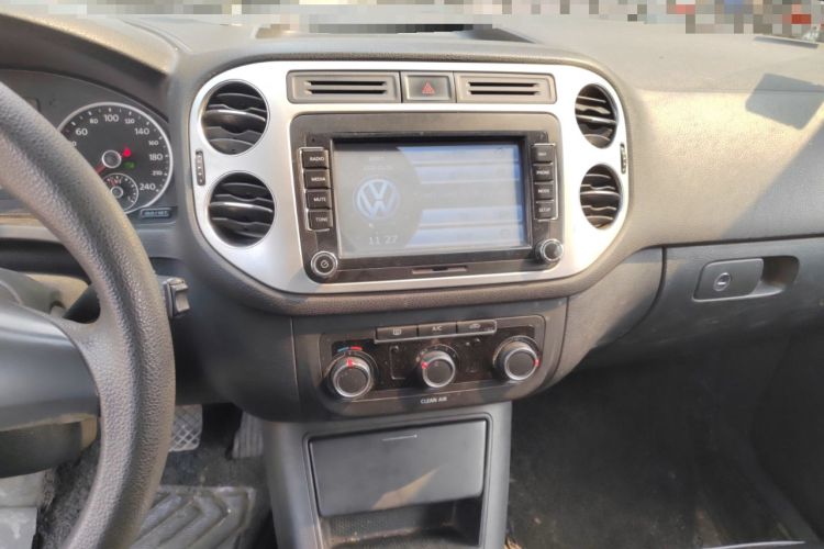 Used Volkswagen Tiguan 2015 1.8TSI Automatic Two-Wheel Drive Trend Edition Audio And AC Panel