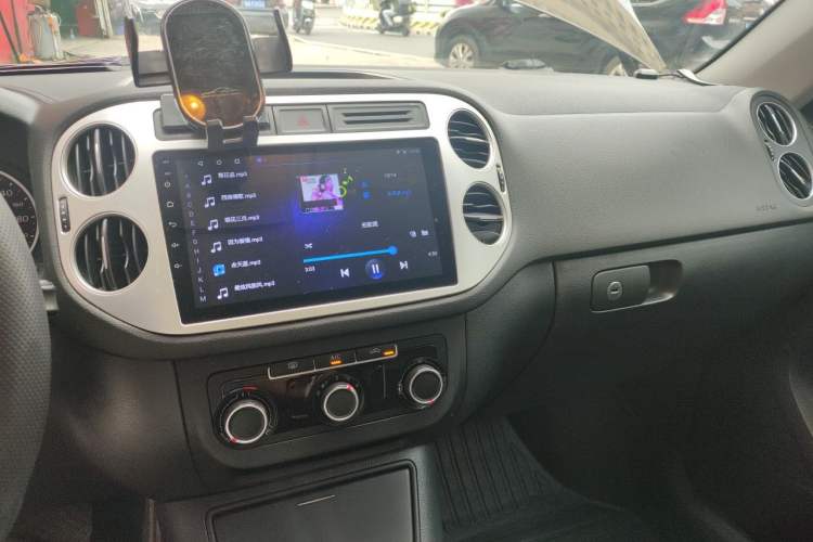 Used Volkswagen Tiguan 2015 1.8TSI Automatic Two-Wheel Drive Trend Edition Audio And AC Panel