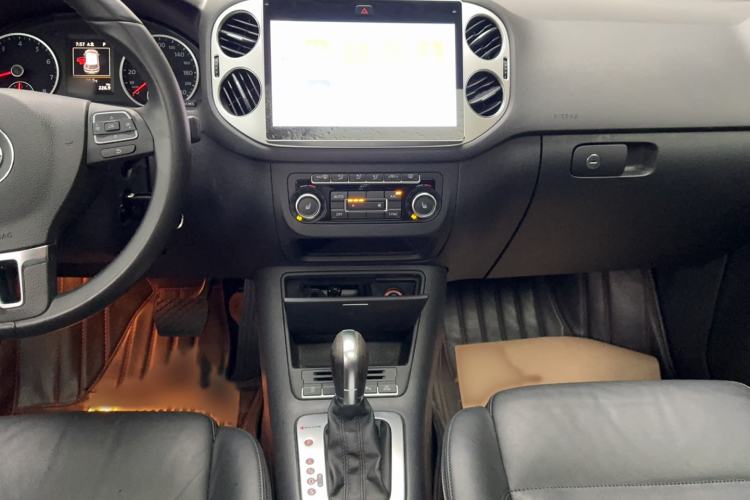 Used Volkswagen Tiguan 2015 2.0 TSI Comfort Edition Audio And AC Panel