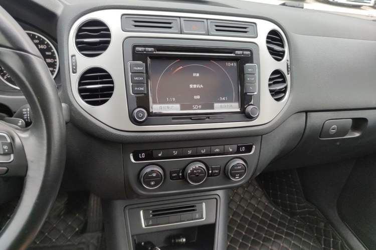 Used Volkswagen Tiguan 2015 1.8TSI Automatic Two-Wheel Drive Luxury Model Audio And AC Panel