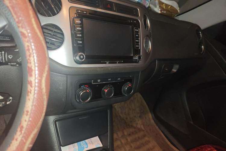 Used Volkswagen Tiguan 2015 1.8TSI Automatic Two-Wheel Drive Trend Edition Audio And AC Panel