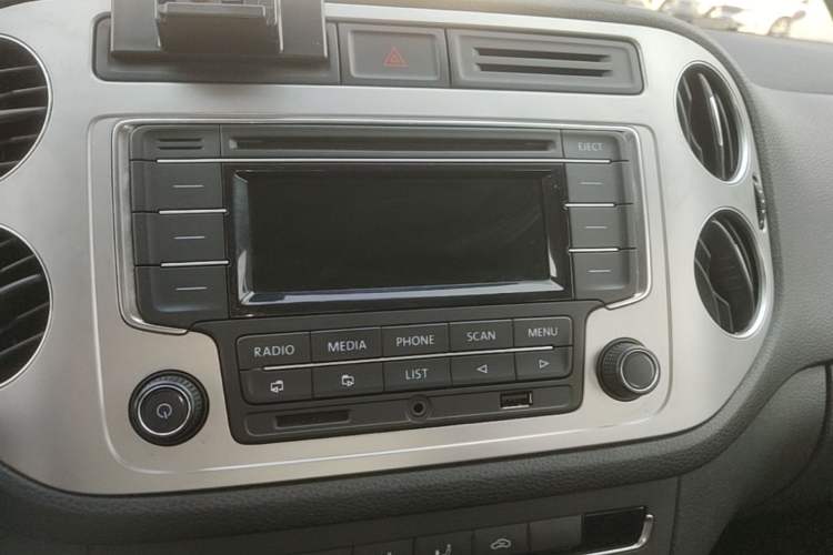 Used Volkswagen Tiguan 2015 1.8TSI Automatic Two-Wheel Drive Comfort Edition Audio And AC Panel