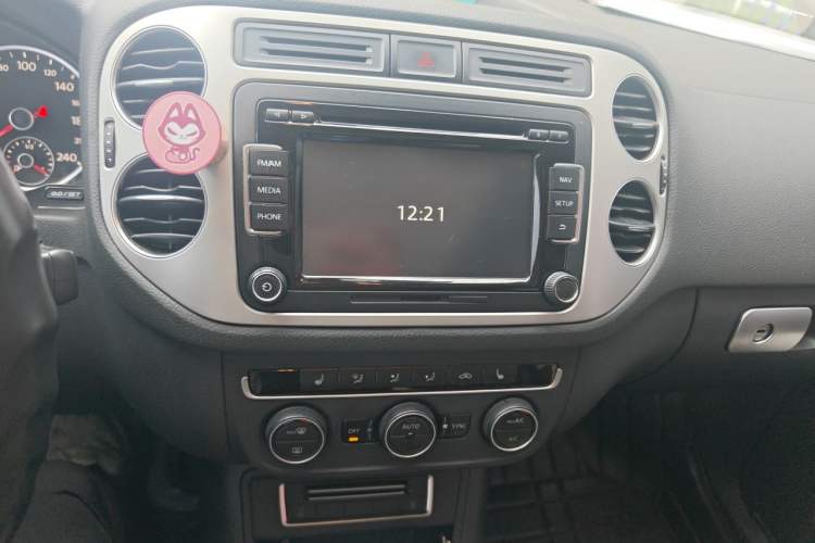 Used Volkswagen Tiguan 2015 1.8TSI Automatic Two-Wheel Drive Luxury Model Audio And AC Panel