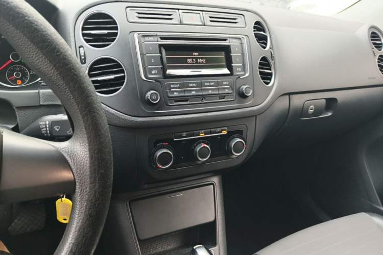 Used Volkswagen Tiguan 2015 1.8TSI Automatic Two-Wheel Drive Trend Edition Audio And AC Panel