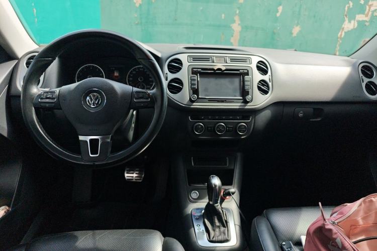 Used Volkswagen Tiguan 2015 1.8TSI Automatic All-Wheel-Drive Luxury Model Center Console