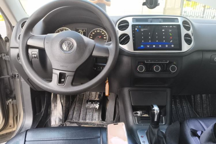 Used Volkswagen Tiguan 2015 1.8TSI Automatic Two-Wheel Drive Trend Edition Center Console