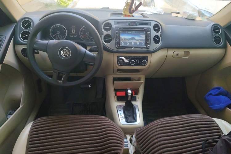 Used Volkswagen Tiguan 2015 1.8TSI Automatic Two-Wheel Drive Trend Edition Center Console