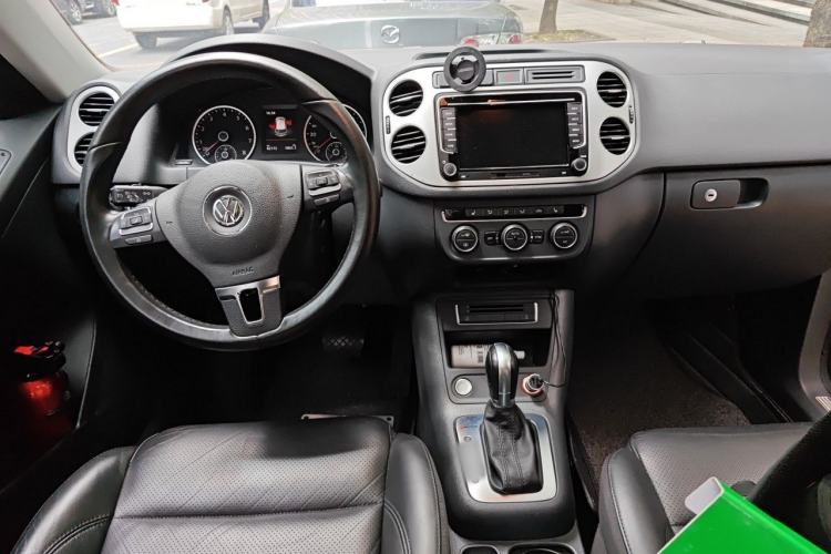 Used Volkswagen Tiguan 2015 1.8TSI Automatic All-Wheel-Drive Luxury Model Center Console